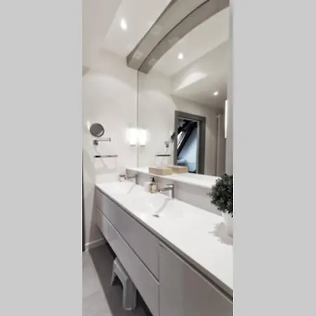 200m2 Triplex Proche Cathedrale Апартаменты
